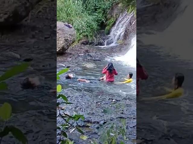 Yang Lagi viral,Ngintip Cewek Mandi Di Curug#shorts #viral