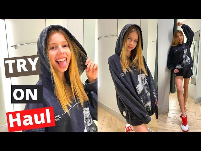 Try On Haul / Mari Kruchkova