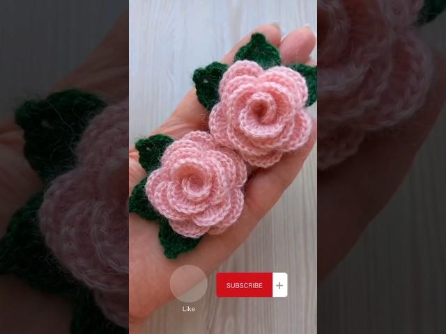 Видеоурок маленькая розочка брошь крючком. #crochetflowers #tutorial #MagichookCrochet #цветыкрючком