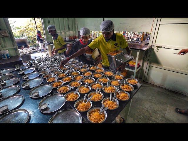 5000 People Eat | India's Most Unique Misal Place | Guava Ice Cream | Peruchi Wadi | Street Food