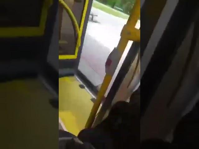 Пьяная баба получила ответку.
