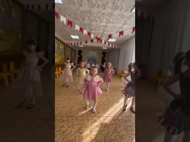 Танец "Модница" на 8  Марта