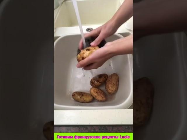 #shorts Как легко почистить молодую картошку How to easily peel new potatoes
