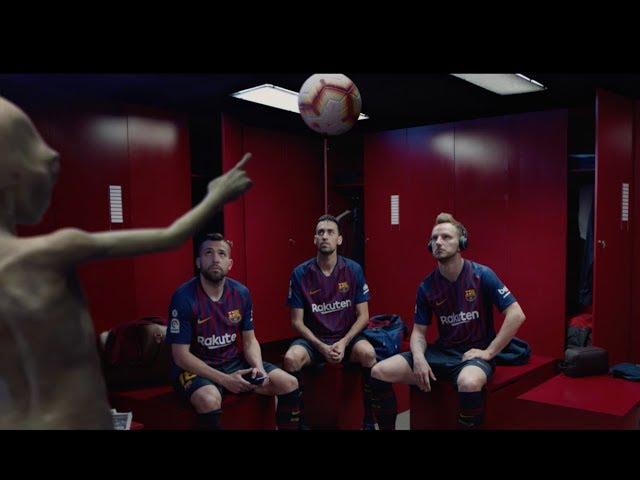 BARÇA & AUDI | What does an alien do in the dressing room?