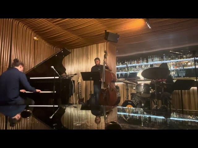 Javier Santiago Trio w/ Jermaine Paul & Justin Brown - New Tune