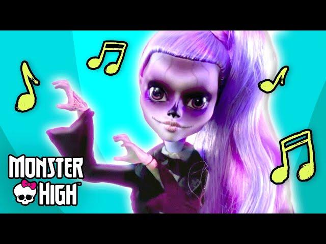 “Gaga for Ghouls” ft. Zomby Gaga Music Video  Monster High