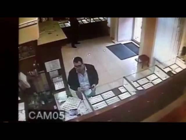 Мужчина украл золотую цепь за 65 тысяч