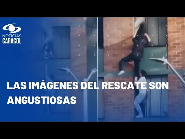 Video de heroico rescate en Bogotá: hombre salvó a mujer y su mascota durante incendio en edificio