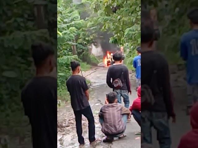 Virall detik-detik mobil terbakar di pasir erih kecamatan Cibadak