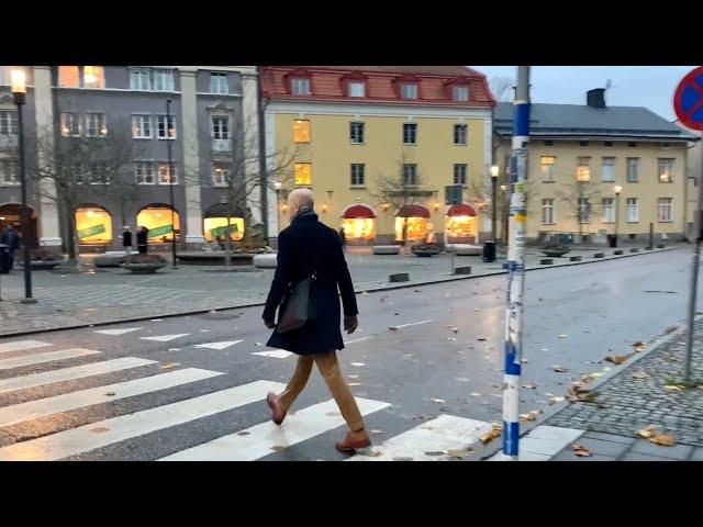 Virtual walk through Södertälje center. Christmas lights and street sounds