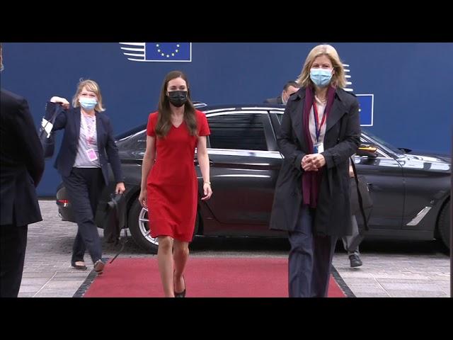 Sanna Marin in RED. Finnish Prime Minister urges untested arrivals from Russia to get Covid tests