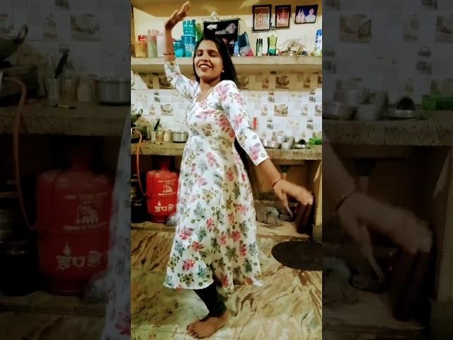 kamar kare lach lach #dance #bhojpuri #song #shortvideo #nainaverma