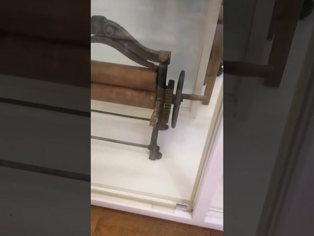 Гладильная машина наших прабабушек