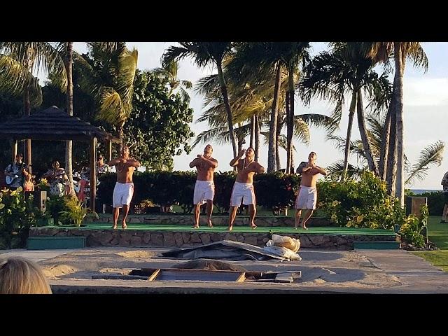 Paradise Cove, Hawaii - the guys dance!