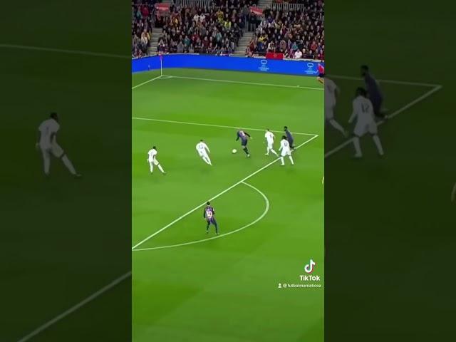 Ronald Araujo humiliating￼  Federico Valverde