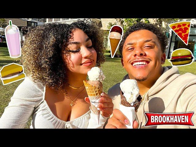 Eating ONLY BROOKHAVEN FOOD For 24 HOURS With My BOYFRIEND! (Roblox)