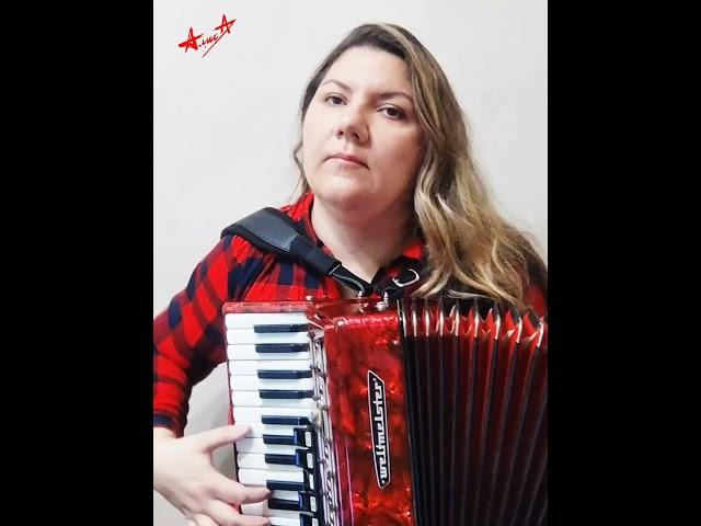 Алиса КИБИТКА - на аккордеоне. Полностью в профиле#алиса#cover#accordion#musician#аккордеон #песня
