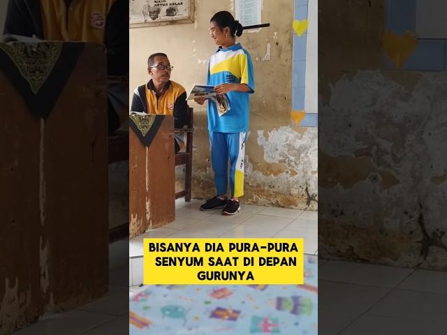 momen lucu ketika murid sekolah senyum sama pak guru ‼️‼️#lucu #guru #ngakak #murid #sekolah