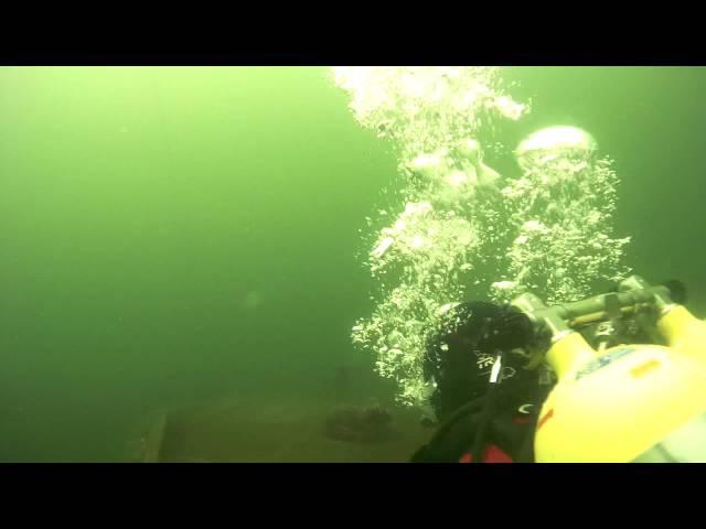 Diving in Leybourne lakes 03.09.2014