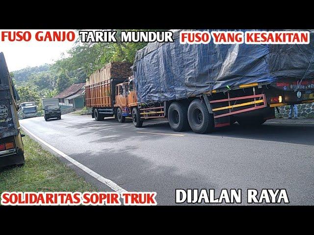 Bikin Bangga Penggemar Truk Fuso !! Beginilah Jadinya Kalau Tronton Fuso Tarik Engkel Fuso Di Cibeka