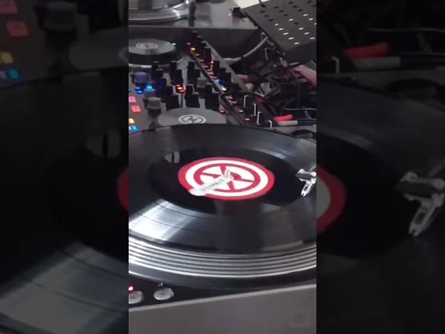 Scratching #hiphop #radiomix #music #mixshow #remix #producer