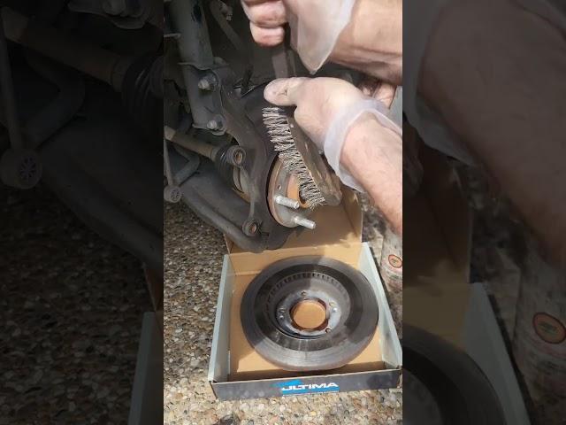 How to change Hyundai I30 Front Brakes.