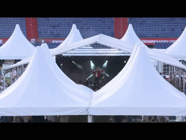 Wim Dalmee zingt Delilah live in de Kuip