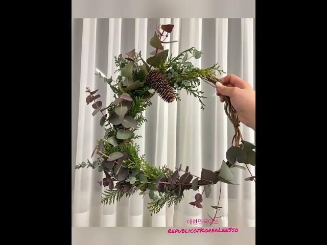 [대한민국이쏘] 상큼하고 푸릇한 과일, 귀여운 솔방울 품은 드라이 리스(Dry Wreath) 
