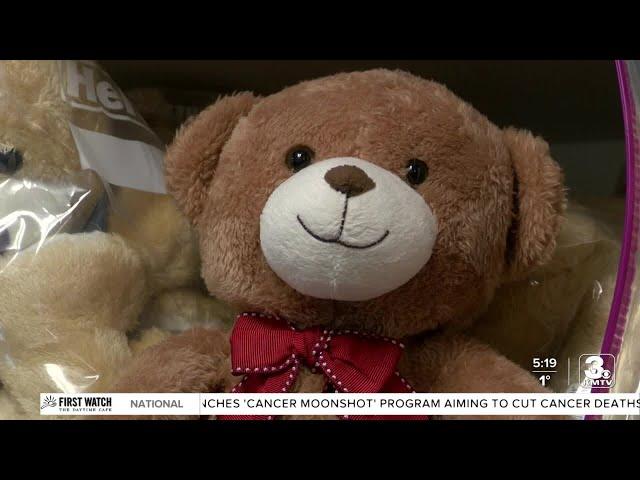 Bellevue Police carry teddy bears to perk up community