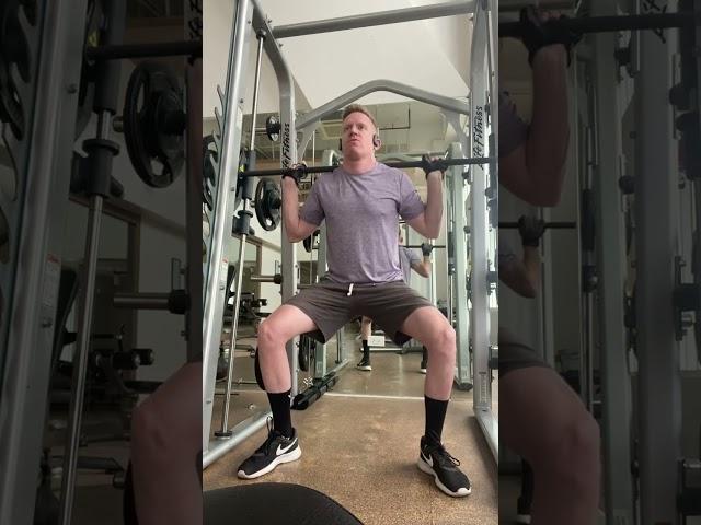 Beginner Smith squat: half squats to protect the lower back ￼