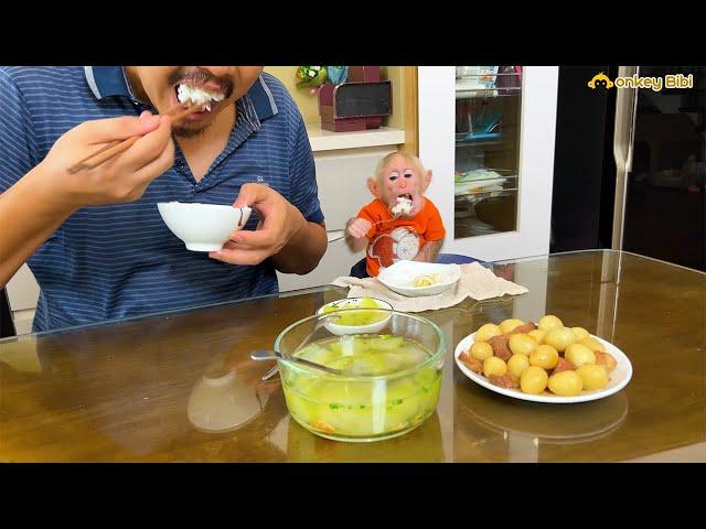 Monkey BiBi and dad eat simple but full of love!