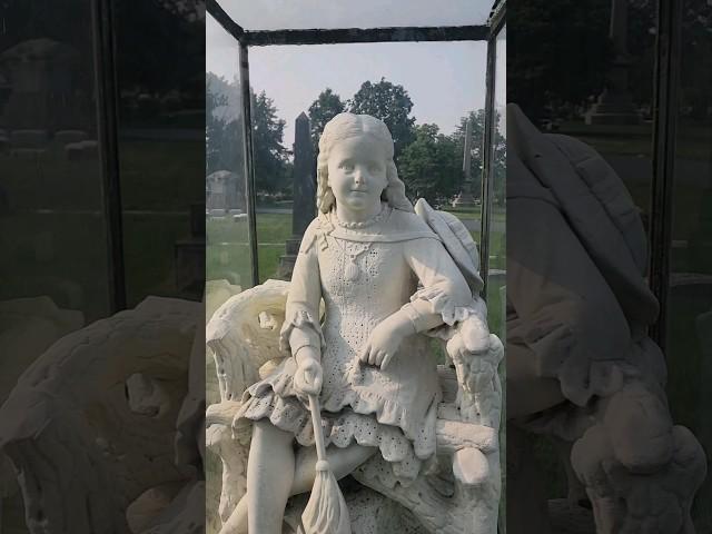 Haunted Girls Grave: Inez Clarke at Graceland Cemetery #haunted #paranormal