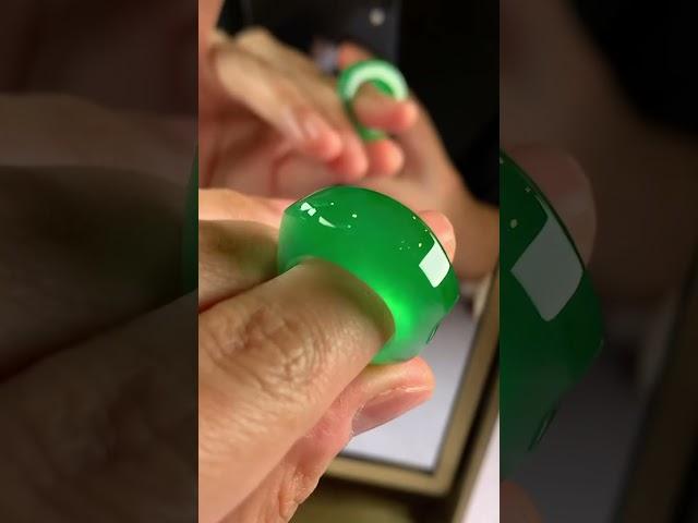 是它，是它，还是它 #翡翠 ＃翡翠指环 ＃翡翠也可以很时尚 #精品翡翠 #高端翡翠 #翡翠爱好者 #翡翠裸石 #翡翠玉 #老坑翡翠 #翡翠手镯 #缅甸玉石