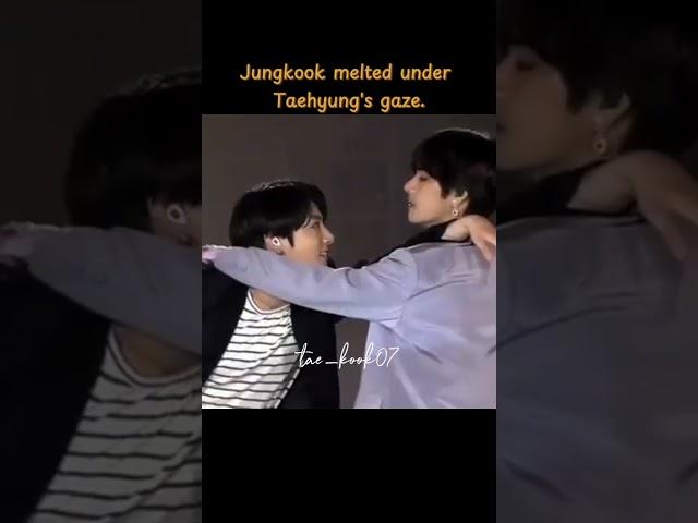 Jungkook melted under Taehyung's gaze #taekook #taehyung #jungkook