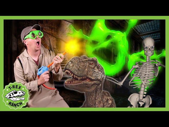 Pretend Play Haunted Halloween House! T-Rex Ranch Dinosaur Videos