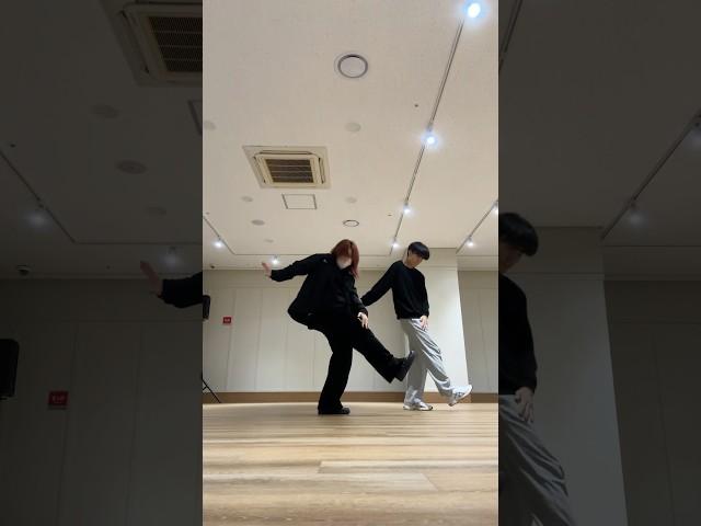 go crazy #gocrazy #gocrazychallenge #dance #duo #부산댄스팀 #부산댄스팀_어스