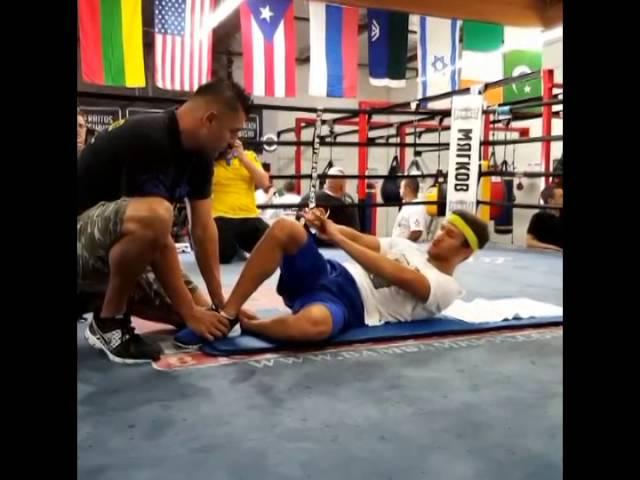 Lomachenko \\ Ломаченко качает пресс - Open Media Day Workout -