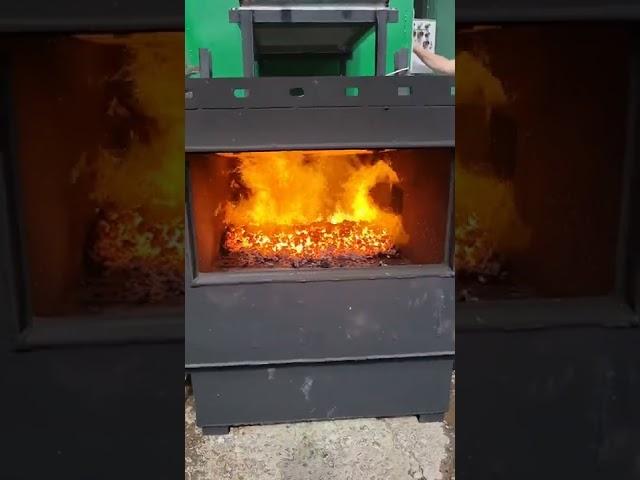 Горелка на угле, с автоматической подачей и водяным охлаждением. Мощность 600-650 кВт.