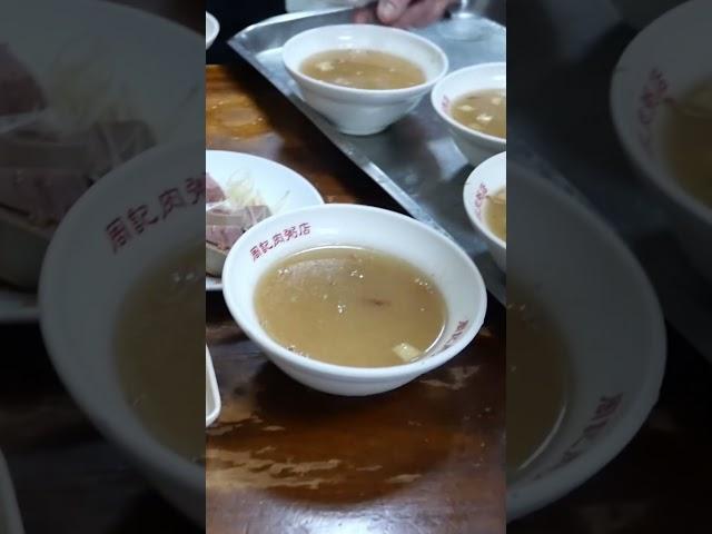 ข้าวหมูกรอบ ข้างวัดหลงซาน ไต้หวัน..หมูกรอบอร่อยมาก..#ข้าวหมูกรอบ #เที่ยวไต้หวัน