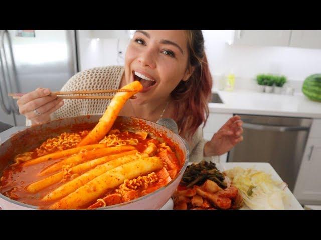 SUPER LONG SPICY RICE CAKES 먹방 MUKBANG 김치찌개 W/ STEPHANIE SOO (MISSMANGOBUTT) 떡볶이