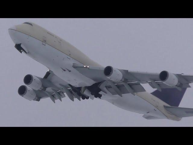 Air Atlanta Icelandic 747-481(BCF) [TF-AMP] Snowy Takeoff from Calgary Airport ᴴᴰ