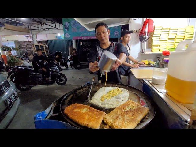 Indonesian Street Food | Egg Martabak in Singkawang City, West Borneo | Famous Martabak Telur