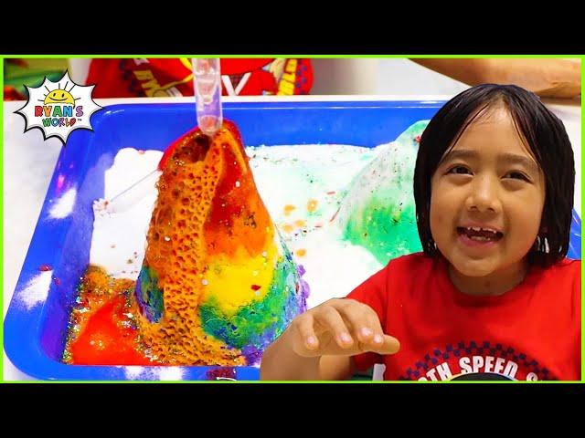 Baking Soda and Vinegar Christmas Tree Science Experiments for kids!