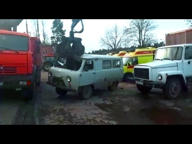 Утилизация автомобилей.Крушим железо. Russia. .The disposal of vehicles.Smashing iron.