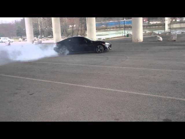 2013 Scion FRS burnout and quick doughnut