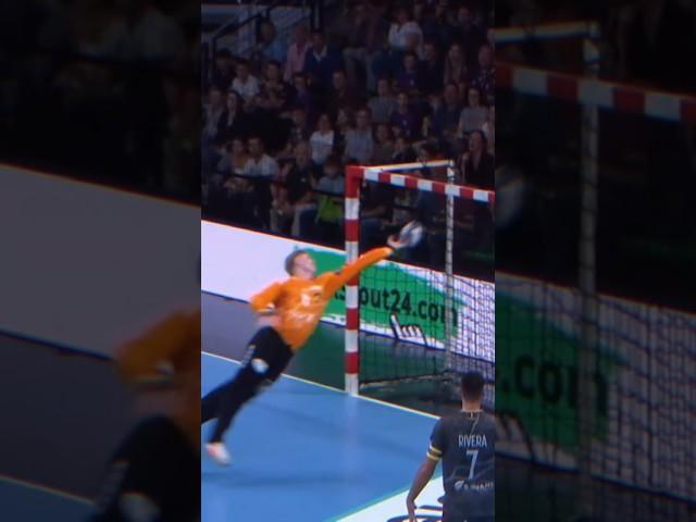 "Goalkeeping in handball is easy"?  #håndbold #handball #clm