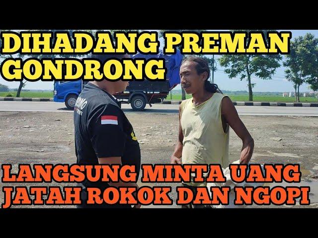 SENGAJA PAK PURNOMO CEGAT LANGSUNG DIMINTAI  UANG DAN ROKOK PEMUDA FASIH 7 BAHASA ASING