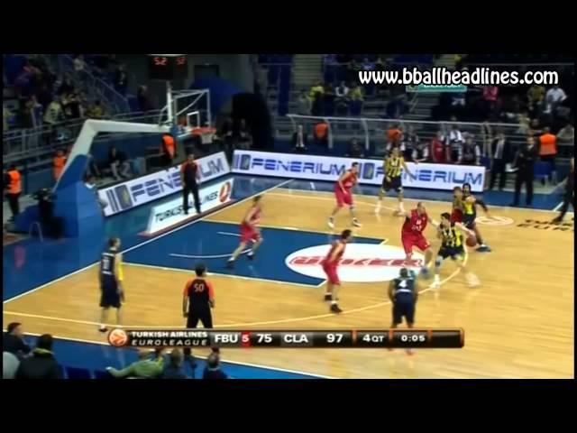 Fener fans applauding Baskonia and booing own players?