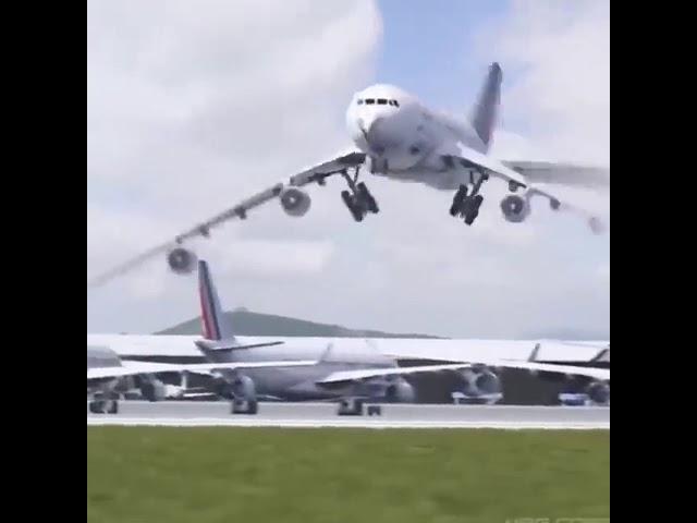 Funny plane dance 