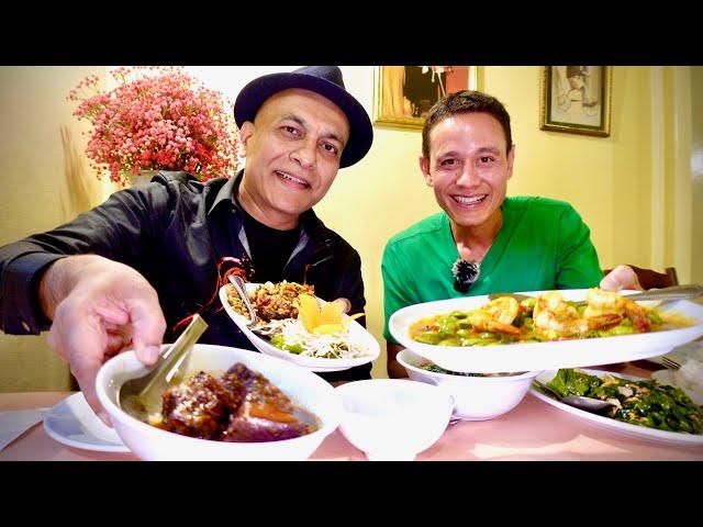 Best Crab Curry & More At Phuket’s Most Popular Restaurant, RAYA | Must Try Dishes With Mark Wiens!